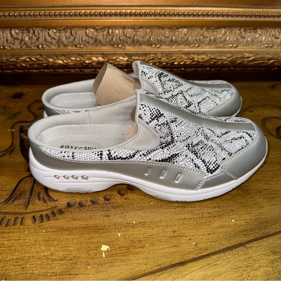 Easy Spirit Travel Time Slip On mule Gray Silver Sparkle Snake Pattern Size 8 M - Picture 11 of 16
